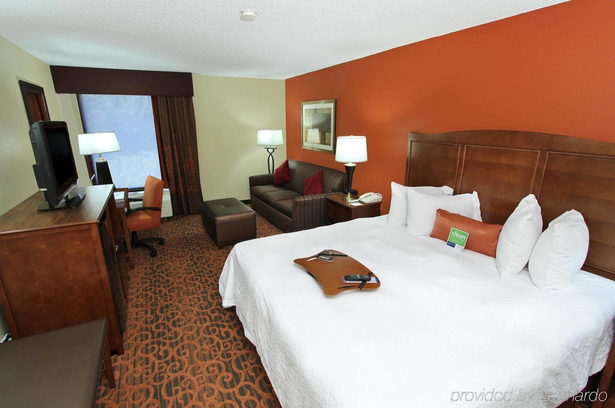 Hampton Birmingham-colonnade 280